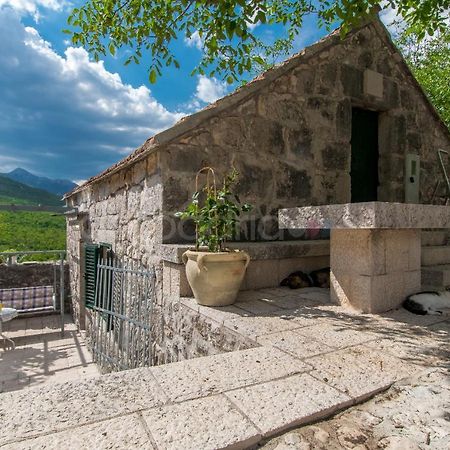 Holiday Home Godinj Donje Rascane Ngoại thất bức ảnh