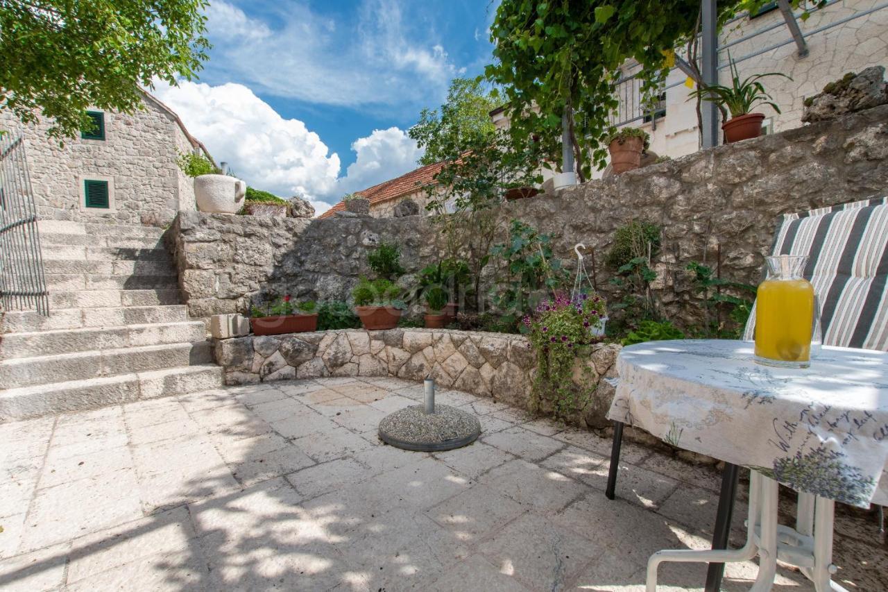 Holiday Home Godinj Donje Rascane Ngoại thất bức ảnh