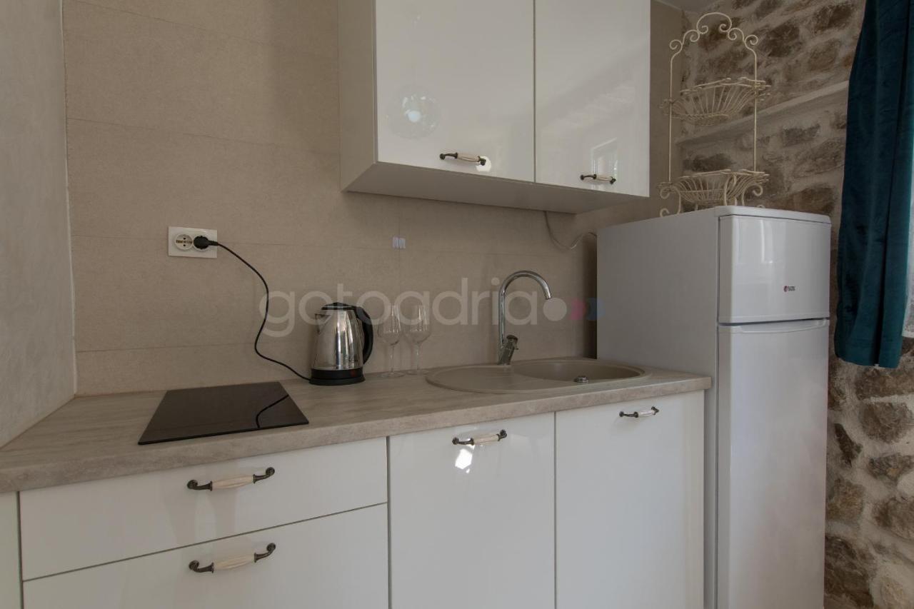 Holiday Home Godinj Donje Rascane Ngoại thất bức ảnh