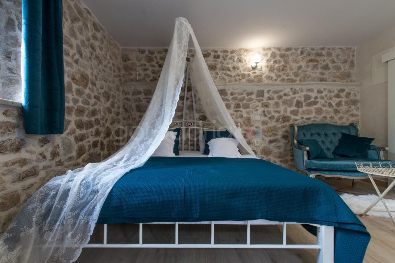 Holiday Home Godinj Donje Rascane Ngoại thất bức ảnh