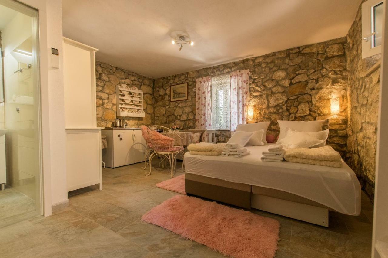 Holiday Home Godinj Donje Rascane Ngoại thất bức ảnh