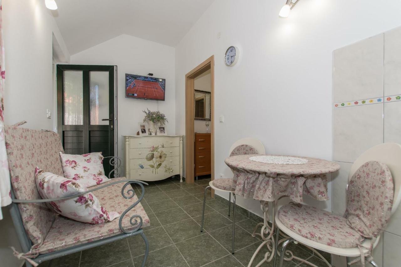 Holiday Home Godinj Donje Rascane Ngoại thất bức ảnh