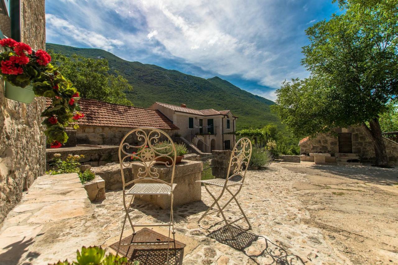 Holiday Home Godinj Donje Rascane Ngoại thất bức ảnh