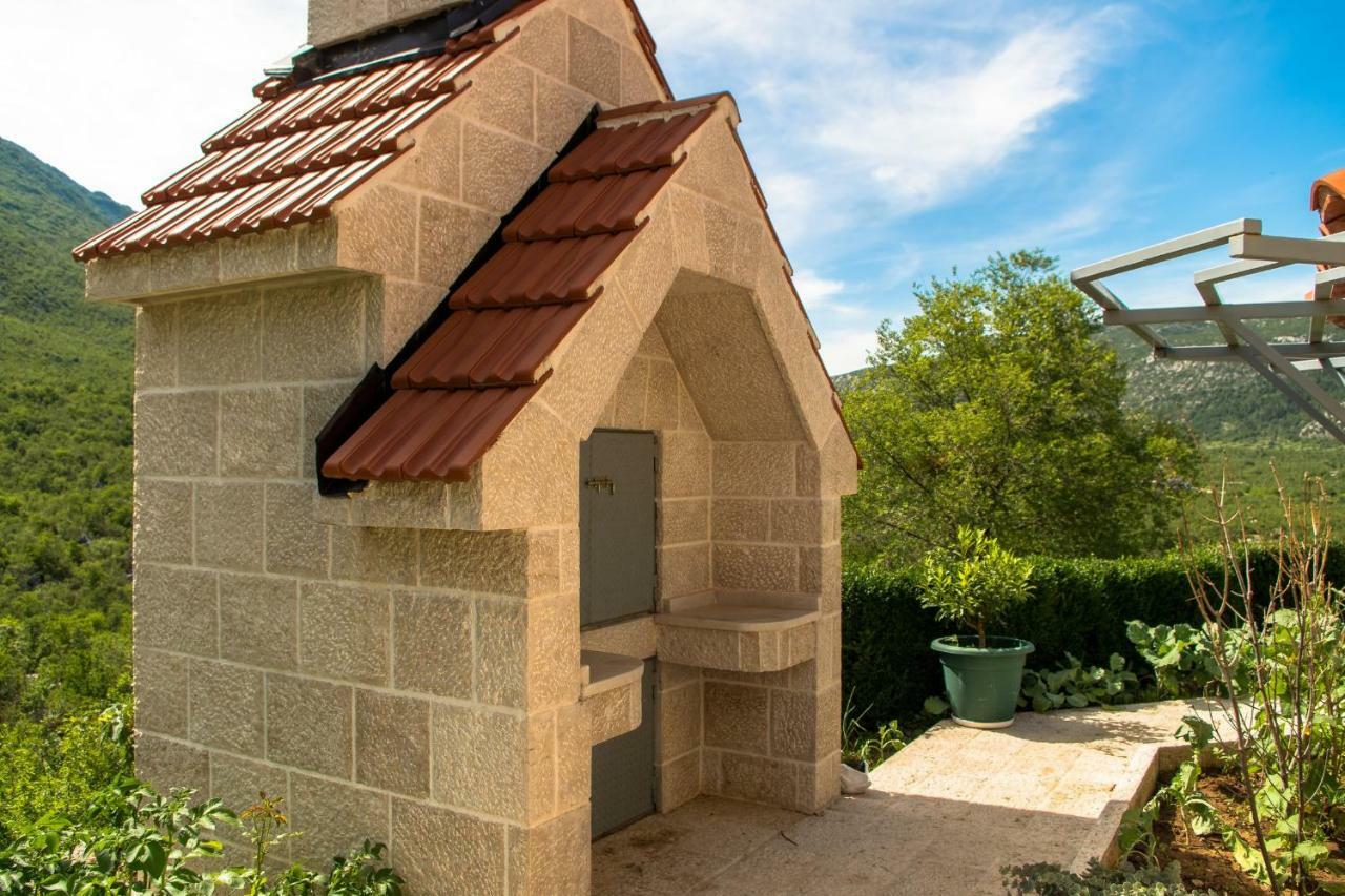 Holiday Home Godinj Donje Rascane Ngoại thất bức ảnh